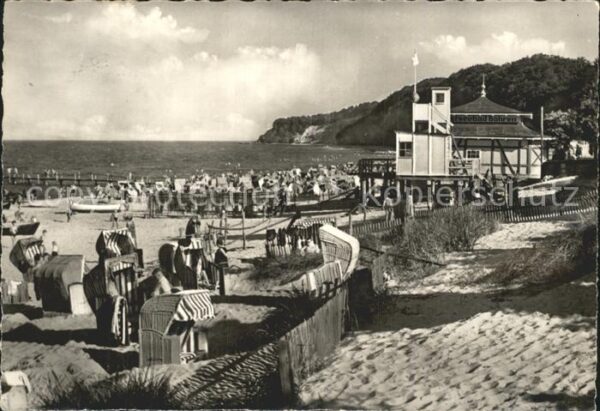 Goehren Ruegen Strand mit Brückenhaus