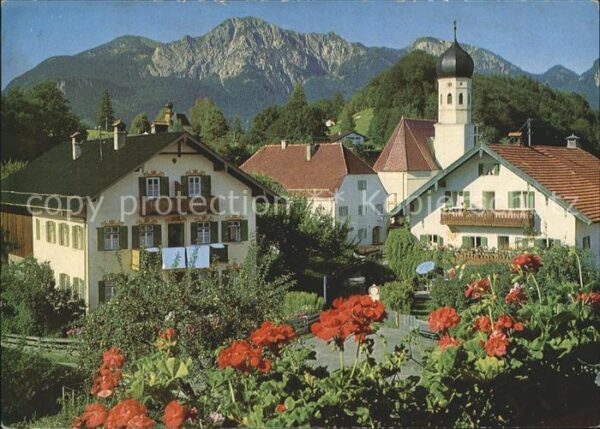 Kochel See Ortspartie an der Kirche gegen Herzogst