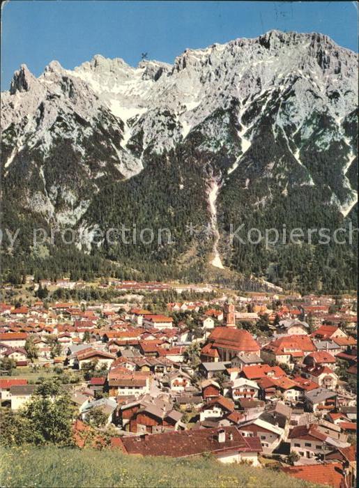 Mittenwald Bayern gegen Karwendelgebirge