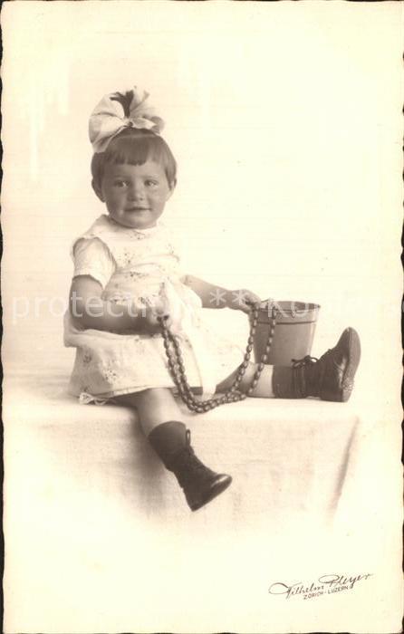 Kinder Child Enfants Eimer Kette Foto-Wilhelm-Pleyer-Zürich-