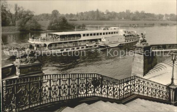 Motorschiffe MS Ernst Thälmann Schloss Pillnitz