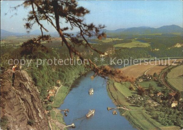 Saechsische Schweiz Blick von der Bastei auf die Elbe