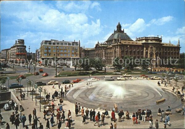 Muenchen Karlsplatz mit Justizpalast