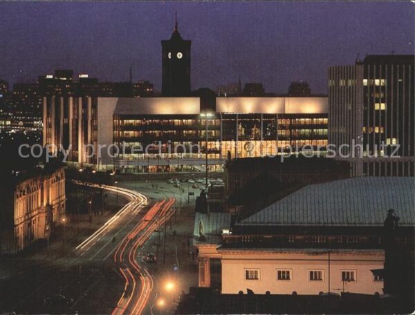 Berlin Palast der Republik bei Nacht