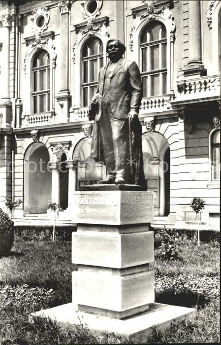 Kisujszallas Moricz Zsigmond szobra Denkmal Statue
