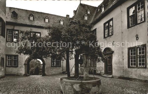 Montabaur Westerwald Schlosshof mit Brunnen