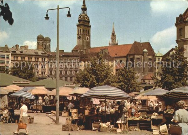 Muenchen Viktualienmarkt Alter Peter
