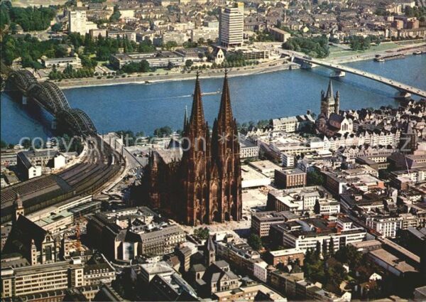 Koeln Rhein Fliegeraufnahme Dom Altstadt Hohenzolle