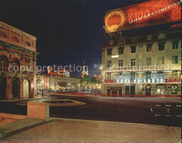 Lisboa Rossio a noite a esquerda o Teatro Naci