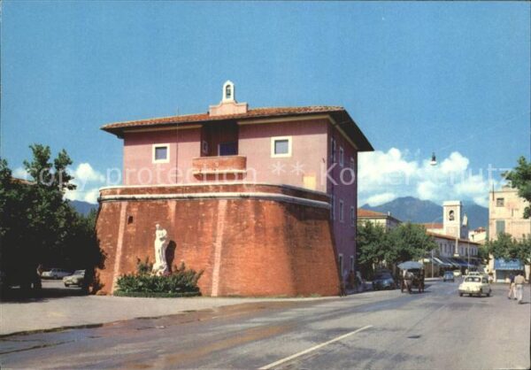 Forte dei Marmi Piazza Garibaldi