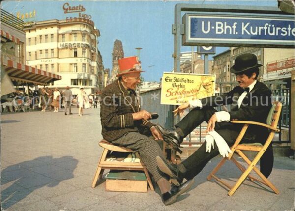 Berlin U Bahnhof Kurfürstendamm Schuhputzer