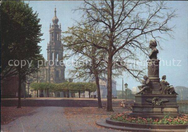 Dresden Brühlsche Terrasse mit Hofkirche
