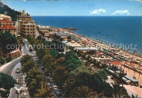 Finale Ligure Riviera delle Palme Viale a mare e giar