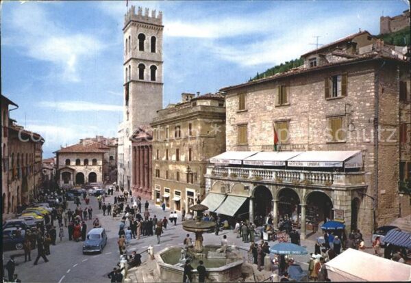 Assisi Umbria Piazza del Comune Tempio di Minerva e l