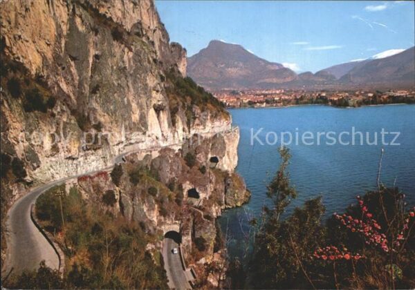 Riva del Garda Gardesana occidentale e vista su Riva w