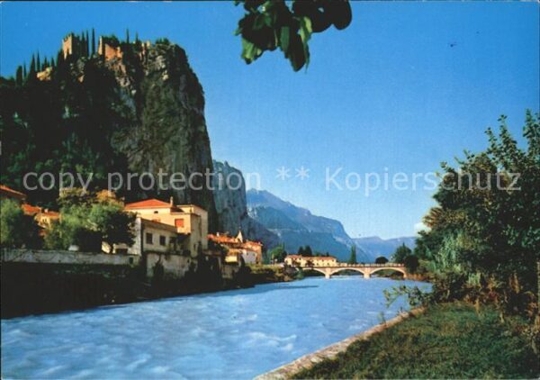 Arco Trentino fiume Sarco e castello Sarca Fluss und