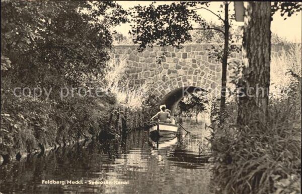 Feldberg Mecklenburg Seerosen Kanal Boot Brücke