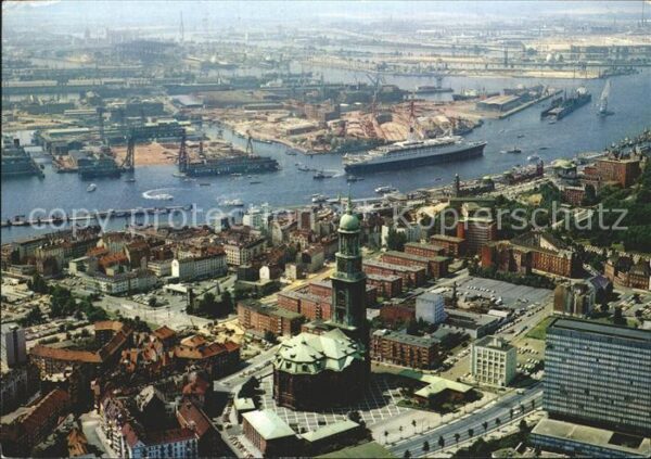 Hamburg Michaeliskirche Hafen Queen Elisabeth