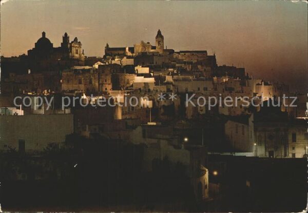 Ostuni Nachtaufnahme