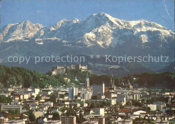 Salzburg Oesterreich Stadtbild mit Festung Hohensalzburg Hoh