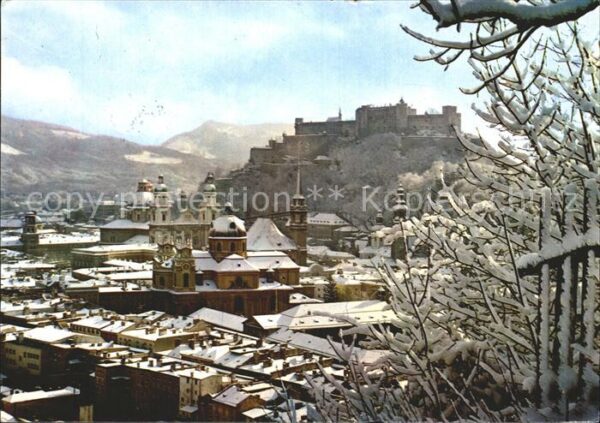 Salzburg Oesterreich Mozartstadt im Winter Altstadt Festung