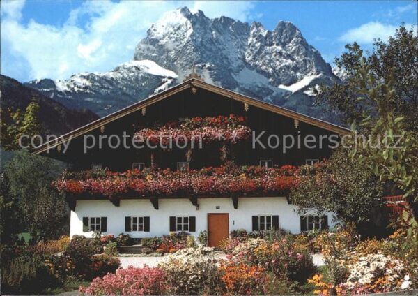 Koessen Tirol Hof im Blumenschmuck Alpen