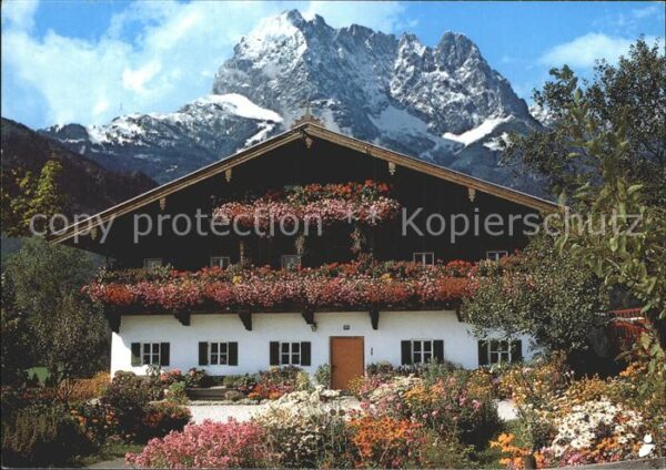 Koessen Tirol Hof im Blumenschmuck Alpen