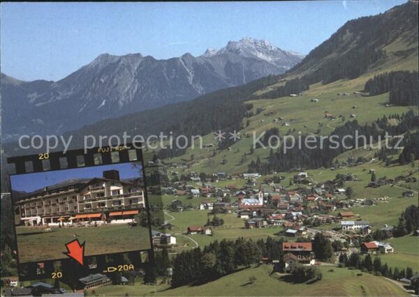Riezlern Kleinwalsertal Vorarlberg Gesamtansicht mit Alpenpanorama Hotel M
