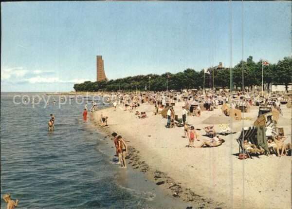 Laboe Strandleben Marine Ehrenmal