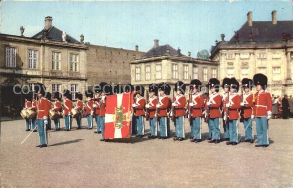 Leibgarde Wache Kobenhavn Vagtparaden pa Amalienborg