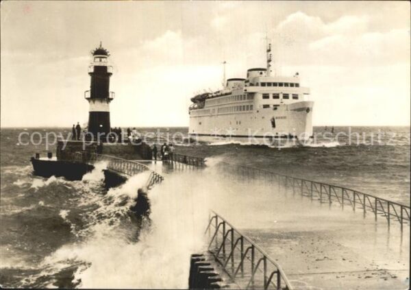 Faehre Ferry Bac Traghetto-- Warnemünde Leuchtturm