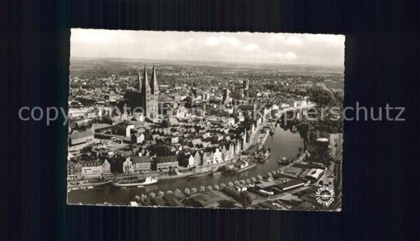 Luebeck Kirche Trave Hansestadt Fliegeraufnahme