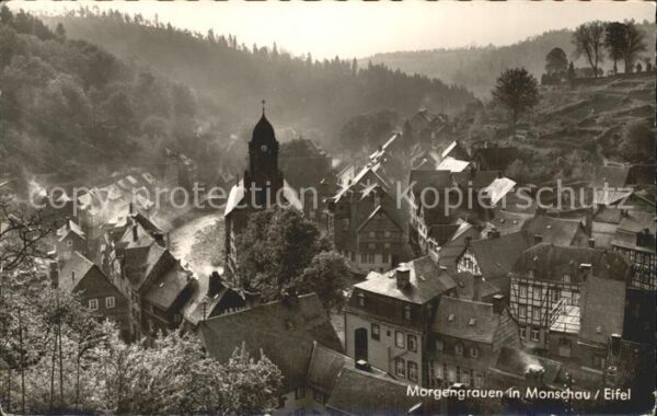 Monschau im Morgengrauen Kirche