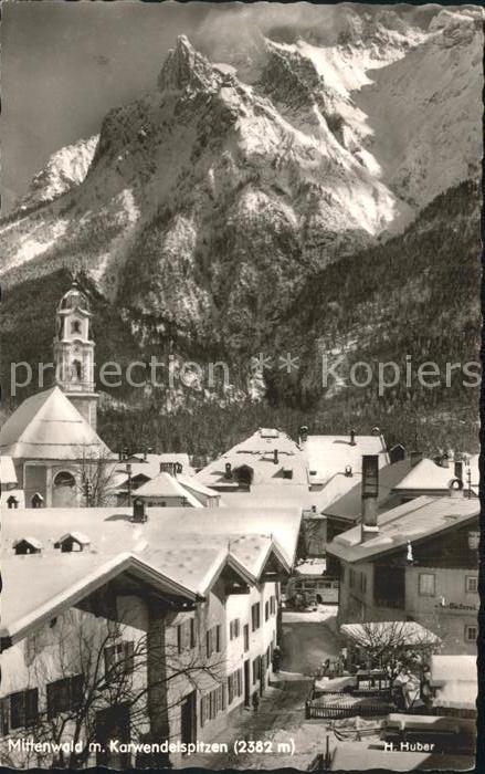 Mittenwald Karwendel Tirol Ortsansicht mit Kirche Karwendelspitzen