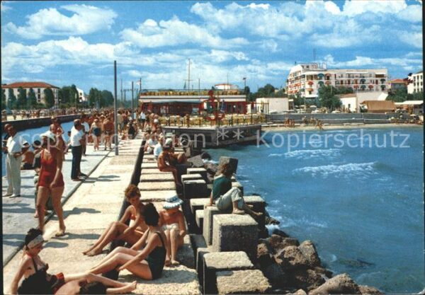 Riccione Lungo il porto Canale Riviera Adriatica