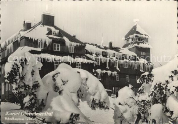 Oberwiesenthal Erzgebirge Fichtelberghaus im Winterkleid