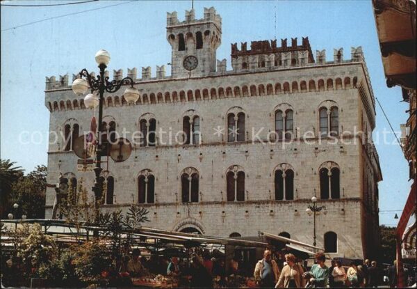 Chiavari Palazzo di giustizia con il caratterist