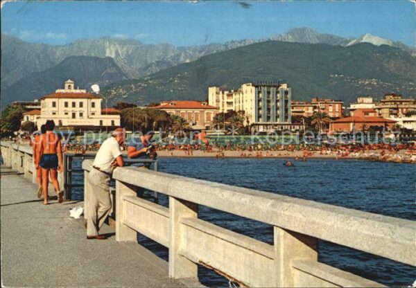 Marina di Massa Seebrücke Strand