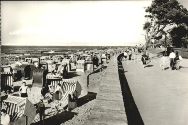 Kuehlungsborn Ostseebad Strand und Strandpromenade