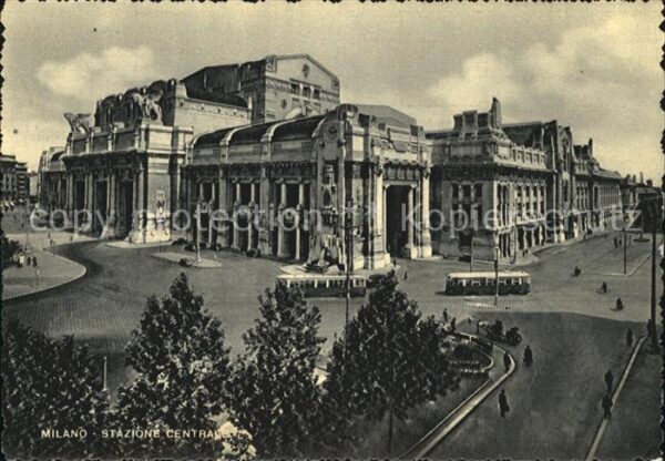 Milano Central Station mit  Strassenbahn