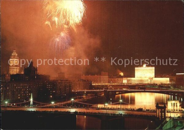 Moscow Moskva in festive mood Feuerwerk Festbeleuchtu