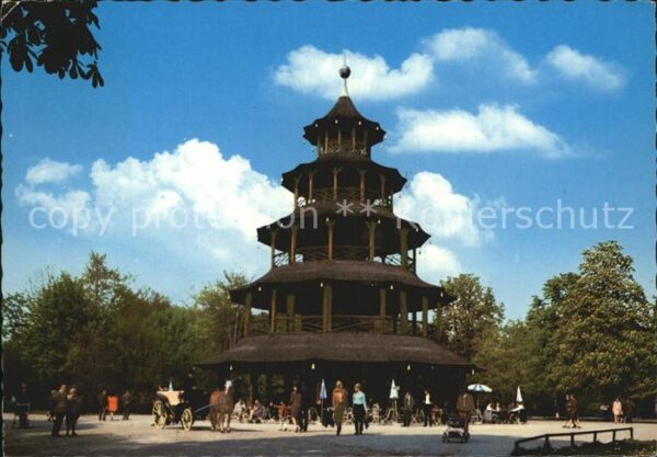 Muenchen Chinesischer Turm im Englischen Garten