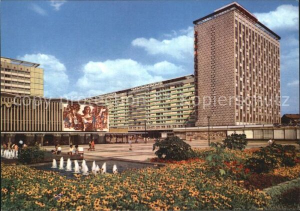 Dresden Prager Strasse mit Interhotel Newa