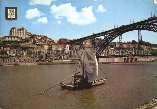Porto Portugal Barco Rabelo e Ponte de Don Luiz