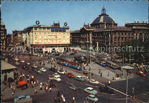 Muenchen Stachus mit Justizpalast