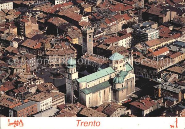 Trento Panoramica del Duomo e Palazzo Pretorio