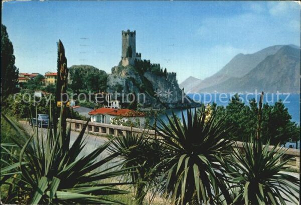 Malcesine Lago di Garda Schloss Palmen Berge