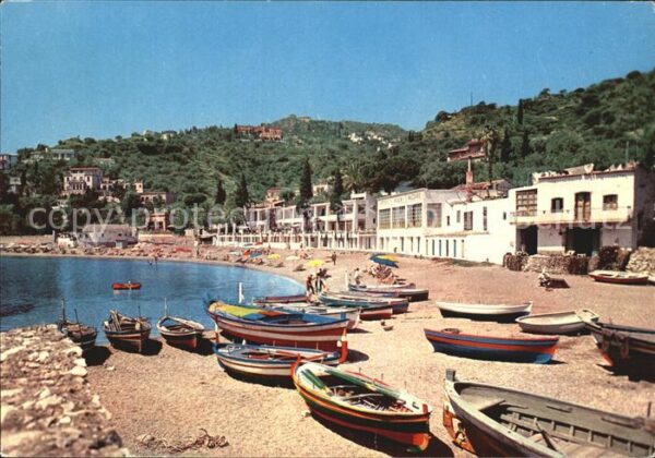 Taormina Sizilien Bootsanlegestelle Strand
