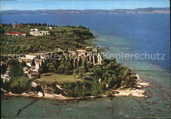 Sirmione Lago di Garda Fliegeraufnahme Die Grotten von Catullo