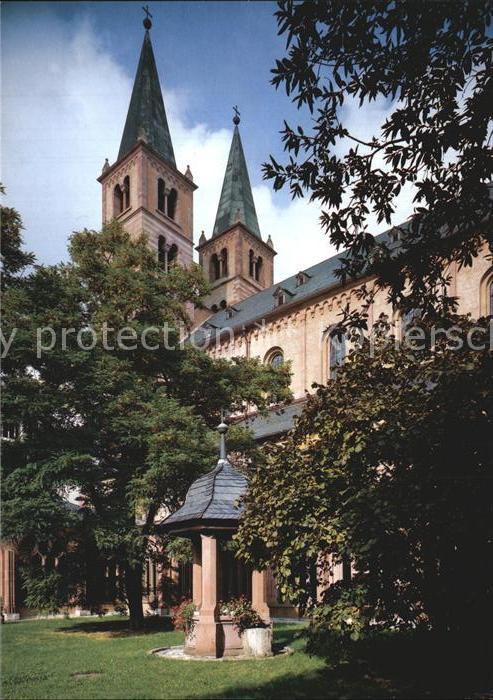 Wuerzburg Dom mit Kreuzgang